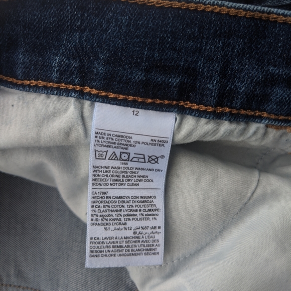 Old Navy dark wash rolled hem midi shorts - Picture 3 of 3